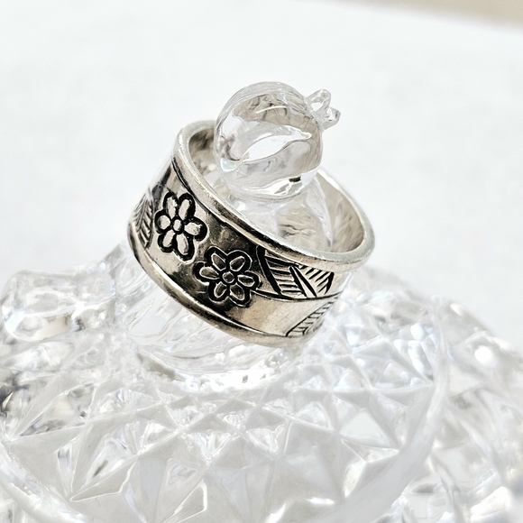 Satya 925 Silver Lotus Flower Band Ring 7.5 - Picture 6 of 12